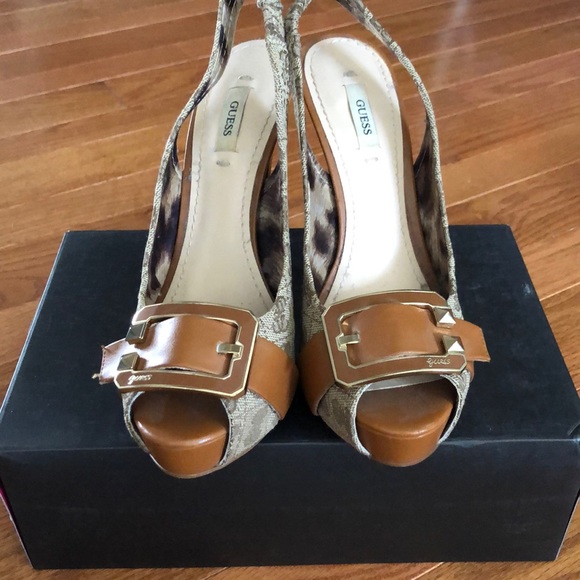Guess Signature Slingback Pumps - Picture 3 of 3